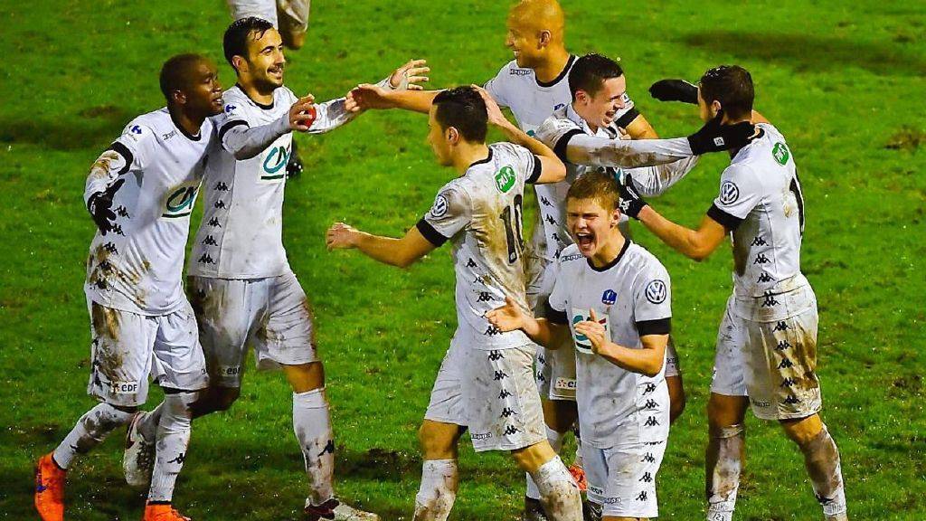 互不相让 互不相让